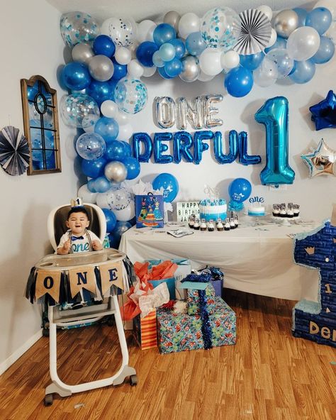 Onederful birthday smash cake Me Onederful Birthday Decorations, Mr Onederful Birthday Decoration Blue, First Birthday Home Decoration Ideas, Balloon Arch Decor, 1st Birthday Boy Decorations Ideas, Simple First Birthday Decorations, Onederful Birthday Decorations, First Birthday Balloon Arch, Baby Boy Birthday Decoration