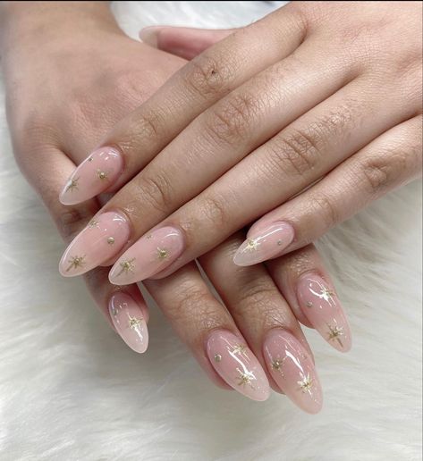 Pink Almond Nails With Stars, Quince Nails Almond Shape, Prom Nails Almond Shape, Sweet Sixteen Nails, Birthday Nails Almond Shape, Nail Art Almond Shape, Nails Stars, Nail Art Almond, Ig Nails