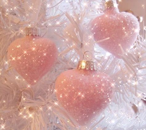 Sanrio Xmas, Christmas Art Diy, Diy Christmas Crochet, Christmas Drawing Ideas Easy, Christmas Aesthetic Pink, Classic Christmas Decor, Pink Christmas Tree Decorations, Coquette Winter, Pink Ornaments