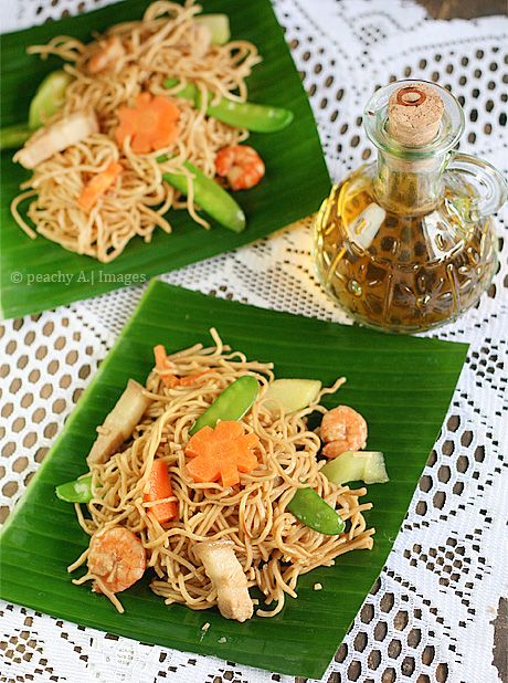 No Forks, Please……Eating PANCIT HABHAB Street-Style - The Peach Kitchen Pahiyas Festival, Lucban Quezon, Philippine Islands, Peach Kitchen, Filipino Cuisine, Noodle Dish, Filipino Dishes, Filipino Food, Fried Vegetables