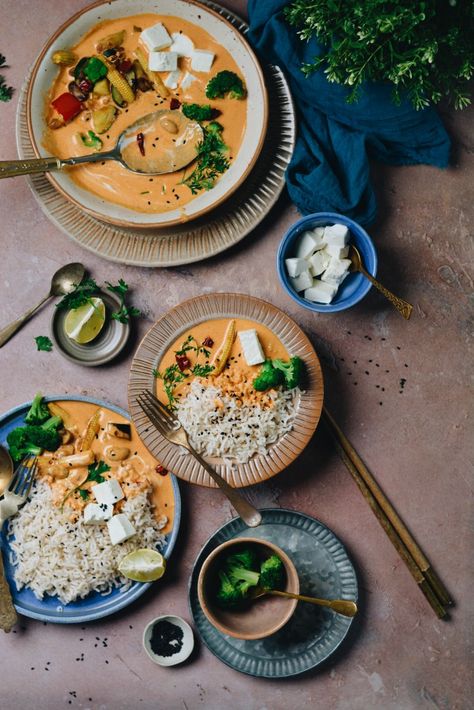 Delicious and super easy Red thai curry for easy weeknight dinners Thai Food Photography Style, Curry Photography, Thai Food Photography, Red Thai Curry, Styling Food Photography, Photography Food Styling, Red Thai, Thai Curry, Photography Food