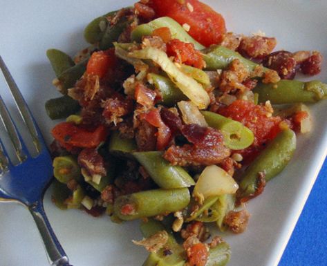 I know there are plenty of Green Bean recipes but I couldnt help posting this one because it is a little bit different from the rest. Green Beans With Bacon, Bean Recipe, Paleo Foods, Bacon Recipe, Green Beans And Tomatoes, Bacon Tomato, Green Bean Recipes, Bean Casserole, Bacon Recipes