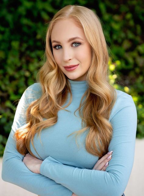 Actress Elizabeth Stanton teams up with Buca di Beppo to donate 5000 meals Los Angeles area programs Elizabeth Berkley 90s, Elizabeth Stanton, St Elizabeth Ann Seton, Elizabeth Stonem, Elizabeth Cady Stanton, Elizabeth Ann Seton, New Tv Series, Hope For The Future, Christmas Parade