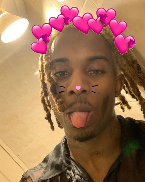 Play Boy Carti Hello Kitty, Pfp Playboi Carti, Old Playboi Carti, Playboi Carti Hello Kitty, Playboy Carti, Pretty Wallpaper Ipad, Wallpaper Ipad, Cute Rappers, Ipad Wallpaper