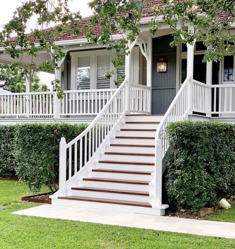 Entrance Staircase, Country Front Porches, Farmhouse Stairs, Deck Railing Ideas, Queenslander House, Front Porch Steps, Front Door Steps, Front Stairs, Porch Addition