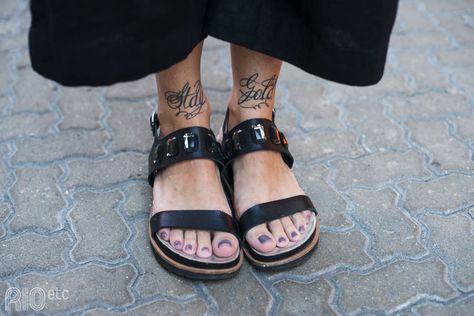 flatform sandalia Front Ankle Tattoos, Ems Tattoos, Shin Tattoo, Chicano Tattoos, Lettering Tattoo, Magic Tattoo, Knee Tattoo, Unique Tattoo Designs, Ankle Tattoo