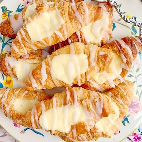 Cheese Danish Boats Cheese Boat, French Toast Pancakes, Cheese Danish Recipe, Big Sandwich, Crescent Recipes, Mini Croissants, Food Net, Happy Accidents, Croissant Recipe