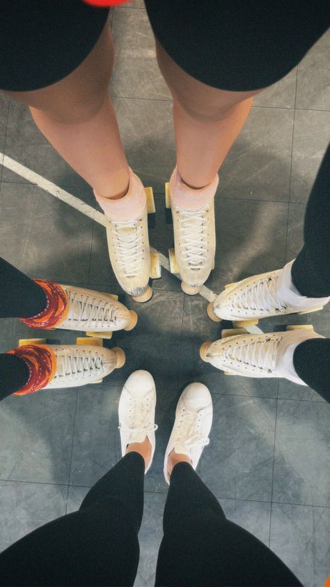 Roller Aesthetic, Skater Photoshoot, I Wont Give Up, Skating Aesthetic, Roller Skate Shoes, Skate Style, Roller Skate, Roller Skates, Roller Skating