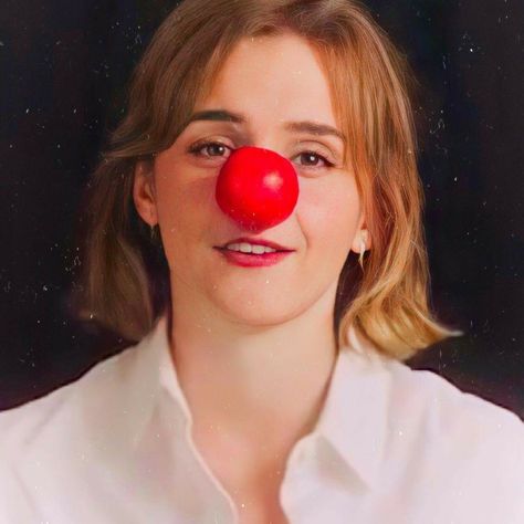 emma watson Emma Watson Meme, Emma Watson Funny, Honest Person, Emma Watson Harry Potter, Female Clown, Clown Costume, Emma Stone, Cute Actors, Hermione Granger