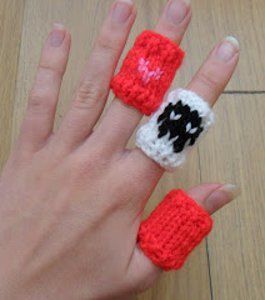 Give those boo-boos a little love with the Knit Band Aid Glam knitting pattern. This knit bandage cover is a great way to get rid of left over yarn as well as jazz up a boring bandage. Creative Knitting, Baby Hats Knitting, Wrist Warmers, Crochet Cardigan Pattern, Dk Yarn, Diy Blog, Crochet For Kids, Knitting Patterns Free, Free Knitting