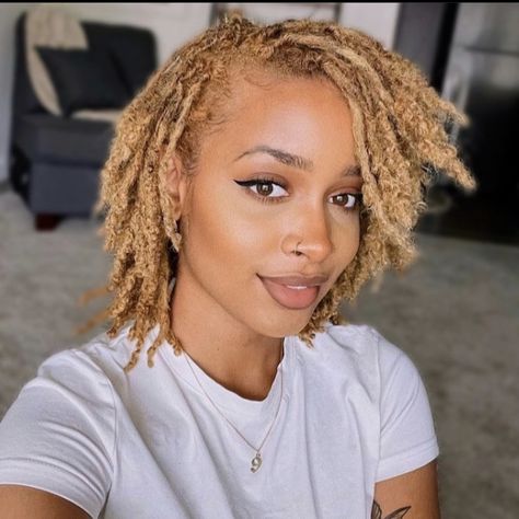 Dreadlocks Videos, Short Dreadlocks Hairstyles, Blonde Locs, Blonde Dreads, Locs Styles, Beautiful Locs, Beautiful Dreadlocks, Short Locs Hairstyles, Starter Locs