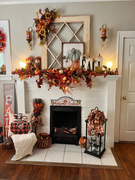 Fall Apartment Decor, Home Fall Decor, Fall Fireplace Decor, Vintage Fall Decor, Fall Mantle Decor, Fall Thanksgiving Wreaths, Fall Fireplace, Cozy Fall Decor, Fall Decor Inspiration