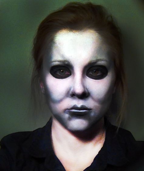 Michael Myers Face Paint, Michael Myers Makeup Female, Michael Myers Makeup, Michael Myers Face, Michael Myers Costume, Michael Meyers, Adult Face Painting, Creepy Halloween Makeup, Cool Halloween Makeup