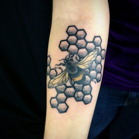 Honey Bee Tattoo, Honeycomb Tattoo, Icon Tattoo, Army Tattoos, Insect Tattoo, Symbol Tattoo, Forearm Tattoo Women, Bee Tattoo, Wu Tang