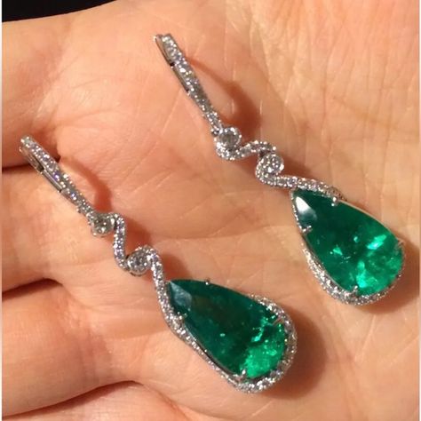 New Gorgeous Sterling Silver Emerald  & White Sapphires Drop Earrings Green Silver Jewelry, Wedding Studs, Vintage Earring, Fav Color, Ear Ring, Gothic Earrings, Anne Boleyn, Retro Party, Heart Drop Earrings