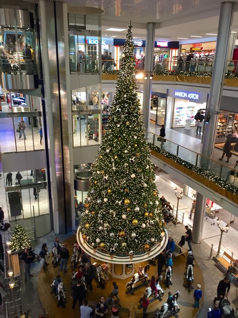 Christmas tree in Glattzentrum Shopping Mall Christmas Mall Aesthetic, Mall Christmas Decorations, Mall Christmas, Christmas Tress, Christmas Tree Pictures, New Years Tree, Background Ideas, 2024 Christmas, Themed Decor