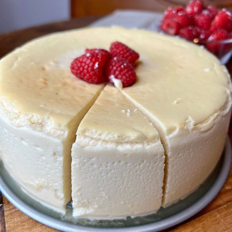 WW Crustless Vanilla Cheesecake with Cottage Cheese - SueSeaQPI Cottage Cheese Cheesecake No Bake, Cheesecake With Cottage Cheese, Cottage Cheesecake, Cottage Cheese Dessert Recipes, Vanilla Cheesecake Recipes, Ww Sweets, Cottage Cheese Desserts, Healthy Cheesecake, Weight Watchers Recipes Desserts