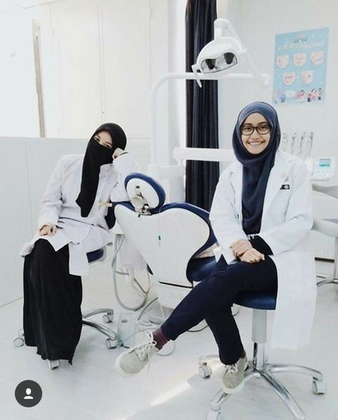 Hijabi Doctor Outfit, What Is Research, Research Methodology, Doctor Outfit, Girls Hijab, Hijab Niqab, Dresses Design, Medical School Inspiration, Hiding Face