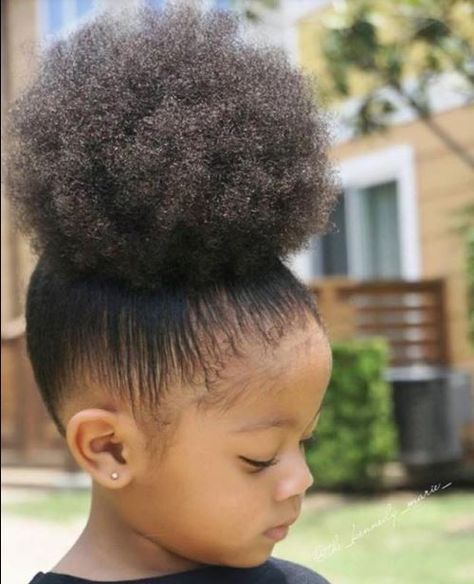 3 Tips To Get Your Little Girl To Let You Do Her Hair  Read the article here - http://www.blackhairinformation.com/general-articles/tips/3-tips-get-little-girl-let-hair/ Lil Girl Hairstyles, Toddler Hairstyles Girl, Natural Hairstyles For Kids, Girls Natural Hairstyles, Pelo Afro, Black Kids Hairstyles, Girls Braids