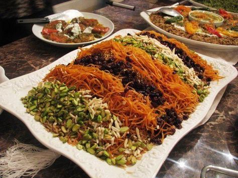 Kabuli Palow Afghan Recipes, Afghan Food, Afghan Food Recipes, Mediterranean Foods, Mediterranean Recipes, Traditional Food, Japchae, Boyfriend Material, Persian