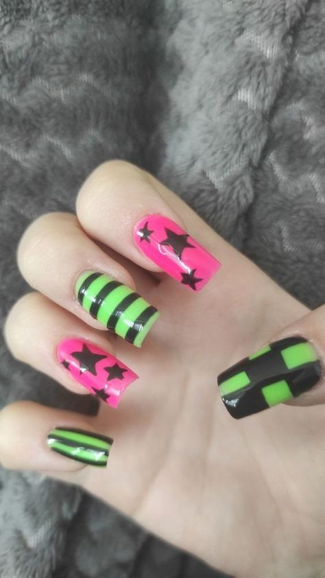 Weird Core Nails, Kid Core Nails, Scene Nails Short, Weirdcore Nails, Nails Scene, Scene Kid Nails, Weird Nail Ideas, Scene Nails Emo, Decora Nails