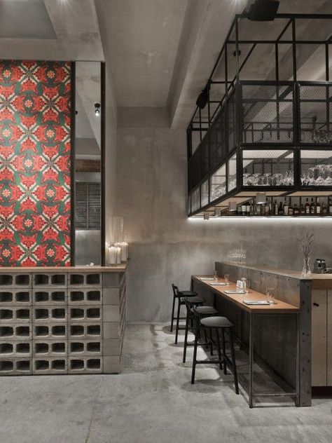 © Frank Herfort #tiling #concrete #bar Industrial Cafe, Bar In Casa, Kursi Bar, Design Café, 카페 인테리어 디자인, Modern Restaurant, Bar Interior, Coffee Shop Design, Bar Design Restaurant