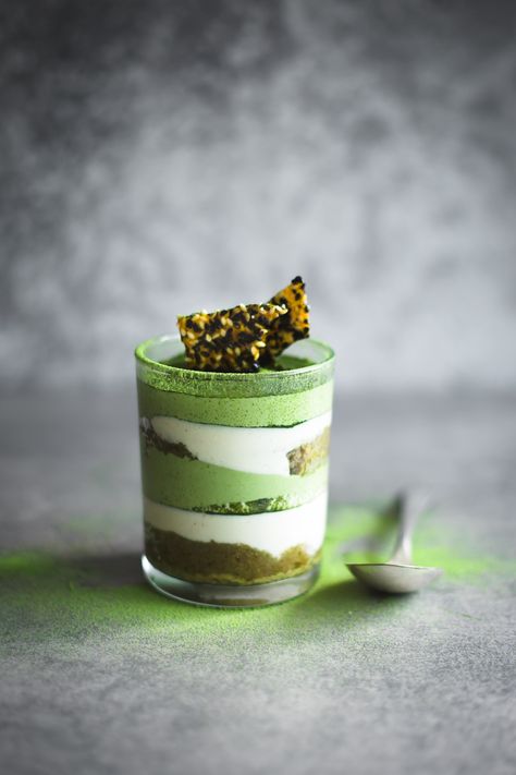 Vegan Matcha Tiramisu Tiramisu Coffee Recipe, Matcha Tiramisu Recipe, Matcha Tiramisu, Vanilla Sheet Cakes, Vegan Japanese, Vegan Tiramisu, Japanese Desserts, Green Tea Recipes, Matcha Recipe