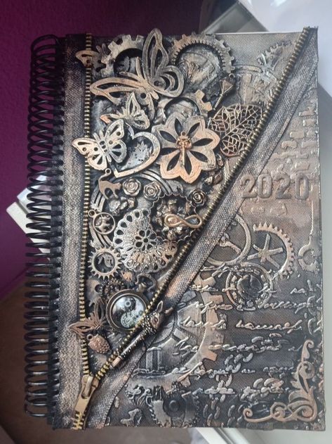 Mixed Media Journal Cover, Steampunk Diy Crafts, Steampunk Mixed Media Art, Diy Notebook Cover, Steampunk Book, Handmade Journals Diy, Finnabair Art, Steampunk Mixed Media, Steampunk Crafts