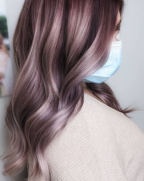 *Formula* 👉 @lnic0le created this muted lilac shade using #IGORAVIBRANCE 8-19 + 7-48 + 0-99 + 0-98 (1:1:1:1) with 1.9% Activator Gel/Lotion for the roots. Followed by #IGORA VIBRANCE 8-19 + 0-00 (1:3) with IGORA VIBRANCE 1.9% Activator Gel/Lotion. Finished with #ChromaID Bonding Color Mask 8-19. #BeIGORA #MOREVIBRANCE #ShowYourColourID #customcolour #purplehair #purplehairdontcare #wavyhair #haircolour #hairartists #haircolor #sharingiscaring #apassionforhair Chocolate Mauve Hair Color Formula, Lilac Brown Hair, Igora Vibrance Formula, Chocolate Mauve Hair Color, Chocolate Mauve Hair, Wella Formulas, Mauve Hair, Igora Vibrance, Hair Formula