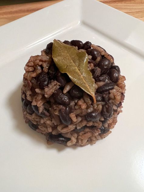 Arroz Moro (Cuban black rice and beans) - Food Content Creator - CurlsnPearlsss Easy Cuban Recipes, Cuban Moro Rice Recipe, Puerto Rican Black Beans And Rice, Cuban Black Rice Recipe, Arroz Moro Recipe, Moros Y Cristianos Recipe, Dominican Black Beans And Rice, Arroz Congri Cuban Rice, Cuban Rice And Beans