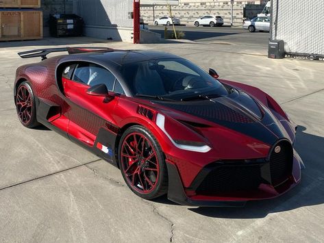 This Bugatti Divo Paint Job Reportedly Cost R15 Million Red Bugatti, Bugatti Divo, Car Paint Jobs, Racing Club, Pimped Out Cars, Bugatti Cars, Ferrari Car, Bugatti Veyron, Best Luxury Cars