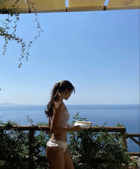 Foto Poses, Trik Fotografi, Italian Summer, Island Girl, Summer Feeling, Summer Dream, European Summer, Insta Photo Ideas, Travel Aesthetic