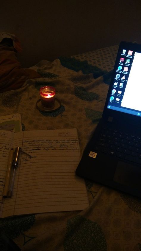 Late night work with a scented candle (for the aesthetic ofc) Late Night Writing Aesthetic, Working Late Aesthetic, Late Night Work Aesthetic, Night Playlist, Journal Motivation, Late Night Work, Late Night Aesthetic, Law Life, Mood Bored