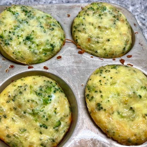 Healthy Broccoli Egg Muffins For Baby & Toddlers (3-ingredients) - BLW For Busy Moms Egg Muffins Blw, Broccoli Egg Bites Baby, Broccoli Muffins Toddler, Egg And Broccoli Muffins, Blw Egg Muffins, Blw Egg Bites, Baby Mini Muffins, Toddler Egg Muffins, Baby Egg Muffins