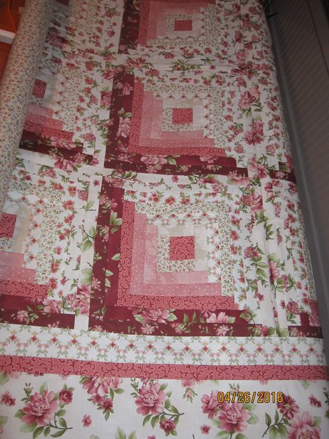 Colchas Quilting, Shabby Chic Quilts, Log Cabin Designs, Log Cabin Quilt Pattern, Log Cabin Quilt Blocks, Chic Quilts, Quilt Square Patterns, Cabin Quilt, Log Cabin Quilts