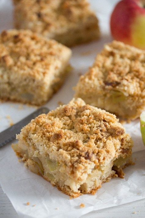 Apple Crumble Cake with Sour Cream – German Apple Streusel Cake #whereismyspoon #applecake #apples #applerecipes #applecrumblecake #germanapplecake Apple Streusel Cake, Apple Crumb Cake, Apple Crumble Cake, Apple Crumb Cakes, Streusel Cake, Apple Streusel, German Cake, Apple Crumb, Cake Mug