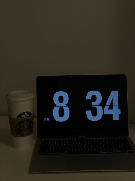 MacBook and Starbucks’ coffee Aesthetic Starbucks Coffee, Aesthetic Starbucks, Mac Screensavers, Aesthetic Clock, Era Aesthetic, Basic Necessities, Laptop Screen, Starbucks Coffee, Flip Clock