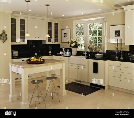 Black And Cream Kitchen, Worktop Ideas, Modern Country Kitchen, Kitchen Cream, Cream Kitchen Cabinets, Modern Country Kitchens, Granite Worktops, Cream Kitchen, Breakfast Bar Stools