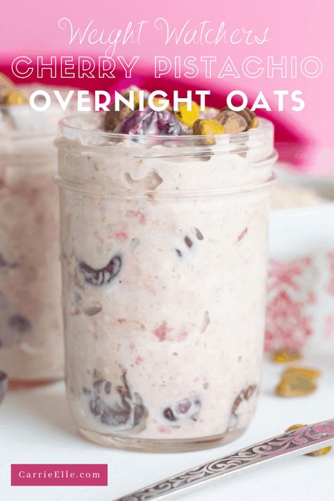 These Weight Watchers Cherry Pistachio Overnight Oats are just 5 points per serving! #weightwatchers #breakfast #oatmeal #healthyeating #mealprep #weightloss Weight Watchers Overnight Oats Recipes, Overnight Oats Weight Watchers, Weight Watchers Overnight Oats, Oat Carrot Cake, Pumpkin Overnight Oats, Blueberry Overnight Oats, Best Overnight Oats Recipe, Banana Overnight Oats, Oat Recipes Healthy