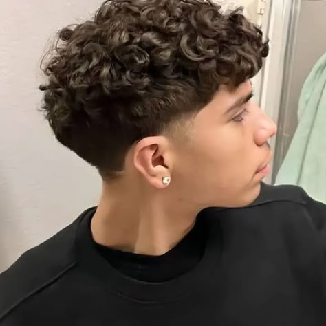 27 Broccoli Haircut Styles for Stylish Men – Svelte Magazine Broccoli Haircut, Curly Hair Taper, Curly Taper Fade, Fade Haircut Curly Hair, Taper Fade Curly Hair, Mens Hairstyles Curly, Male Haircuts Curly, Curly Hair Fade, Mens Haircuts Short Hair