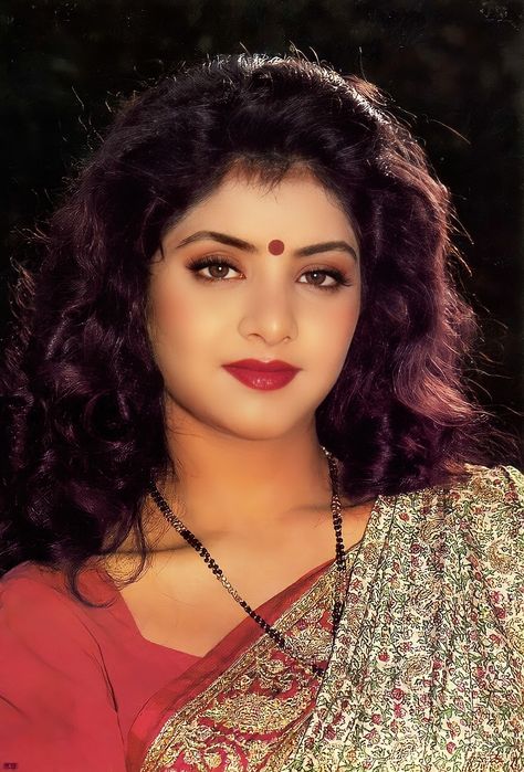 Divya Bharti Full Hd Photo, Urvashi Apsara, Divya Bharati, Divya Bharathi, Divya Bharti, Meldi Ma Hd Photo, Bollywood Images, Pakistani Bridal Makeup, Portrait Background