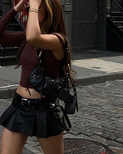 micro mini skirt outfit idea nyc fashion style inspo le cagole Aesthetic Fits, Miniskirt Outfits, Looks Black, Looks Chic, Girly Girl, Well Dressed, Preppy Style, Fashion Killa, Skirt Outfits