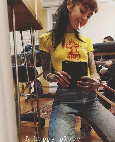 Hannah Pixie Snowdon, Hannah Snowdon, Hannah Pixie, Edgy Fashion, Bad Girl, Body Goals, Beautiful People, Tattoos, Women's Top