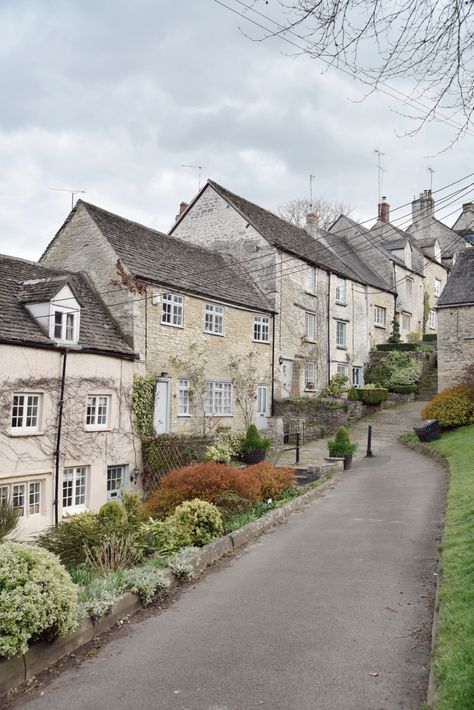 The Cotswolds England, Cotswolds England, Gorgeous Places, The Cotswolds, English Cottage, Happy Tuesday, Pretty Places, Great Britain, About Uk