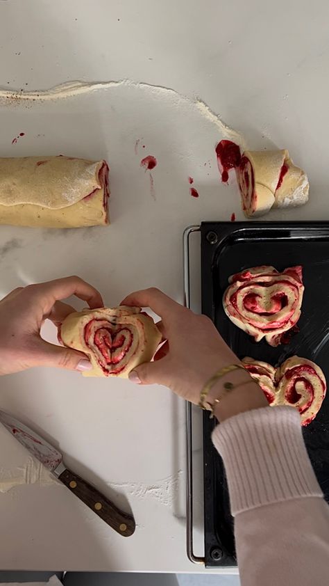 Raspberry Cinnamon Rolls, Cinnamon Rolls Aesthetic, Heart Cinnamon Rolls, Heart Rolls, Valentines Day Baking, Shaped Cinnamon Rolls, Heart Shaped Cinnamon Rolls, Cute Valentines, Sweet Stories