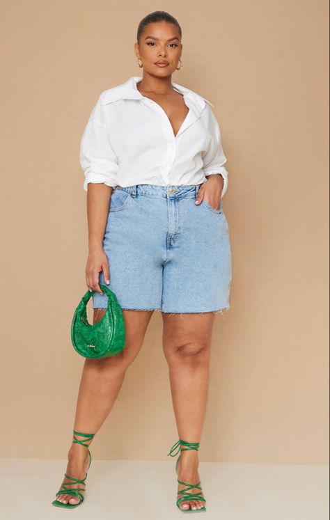 Bermuda Shorts Outfits, Look Short Jeans, Green Mules, Bermuda Shorts Outfit, Modest Fall Outfits, Casual Elegant Style, Girlfriend Style, Cute Outfits With Jeans, Look Plus Size