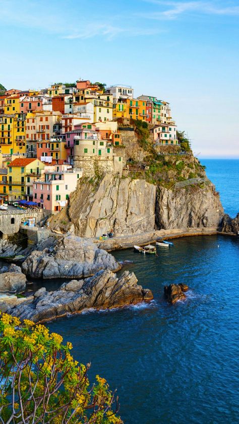 Italian Landscape, Travel Inspiration Destinations, Scenery Photography, Italy Travel Tips, Beach Wallpaper, World Cities, Ansel Adams, Famous Places, Nature Images