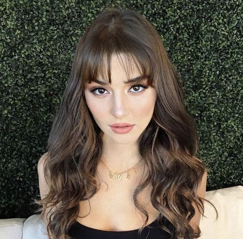 Hairstyles Bangs Long, Hande Erçel Hair, Hairstyles Bangs, Hande Ercel Style, Bollywood Hairstyles, Turkish Women Beautiful, Haircuts Straight Hair, Turkish Beauty, About Women