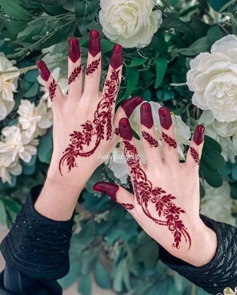 https://youtu.be/tbPgbGwd_qc Inai Pengantin Simple Merah, Henna Wedding Maroon, Henna Fingers, Mehndi Pics, Henna Maroon, Henna Pengantin, Finger Mehndi Style, Henna Practice, Cool Henna Designs