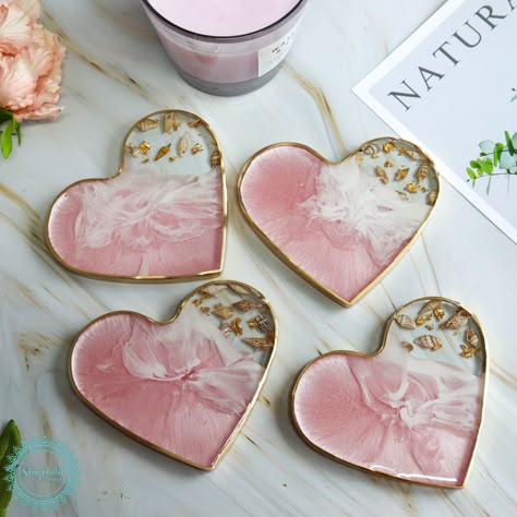 Valentines Coasters, Resin Art Canvas, Wedding Keychain, Heart Coaster, Shape Names, Resin Crafts Tutorial, Diy Resin Projects, Wedding Crafts Diy, Silicone Moulds